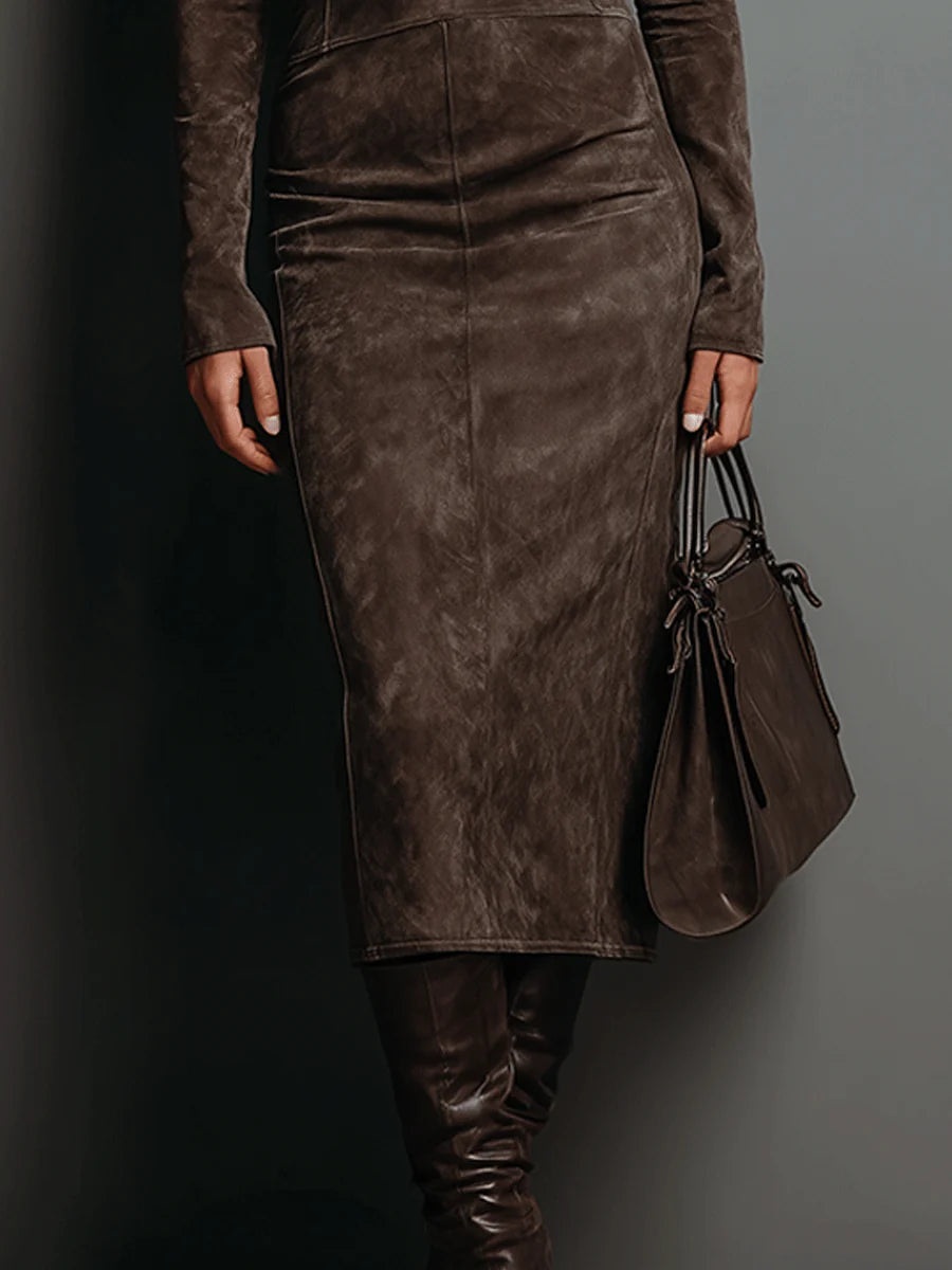 Ilaria – Vestido Midi de Gamuza con Cuello Alto y Mangas Largas