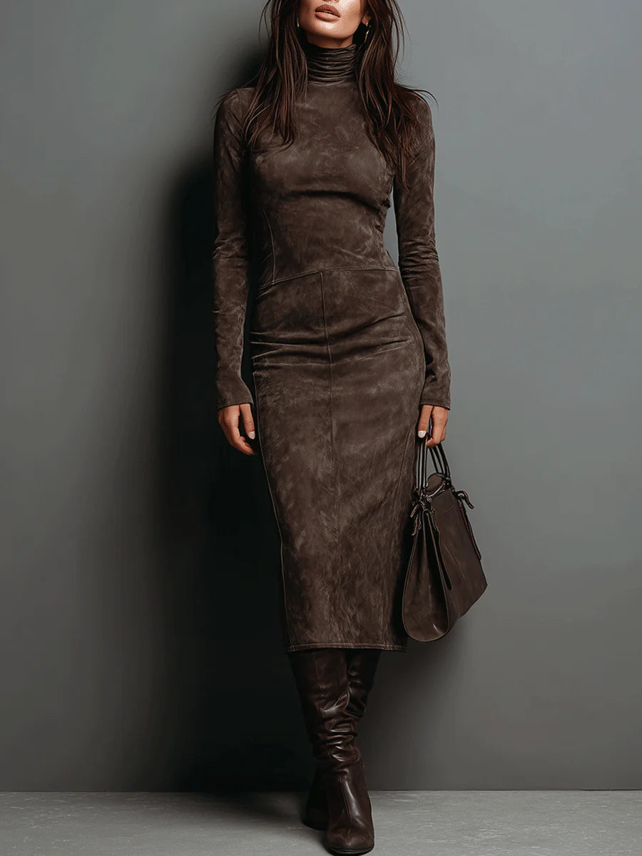 Ilaria – Vestido Midi de Gamuza con Cuello Alto y Mangas Largas